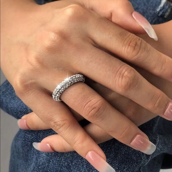 NEW!! Rhinestone Ring - Picture 1 of 3